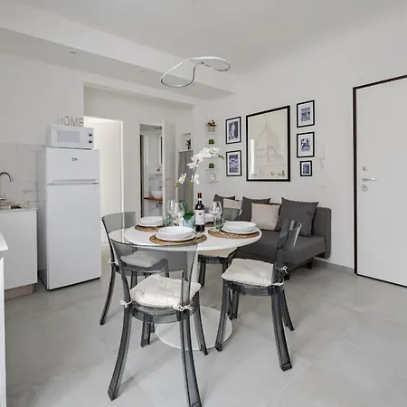 Apartamento Via Ponte Alle Mosse, 19 - Charming - A Chic, Newly Renovated Near Tram Leopolda, A Few Min From Downtown *