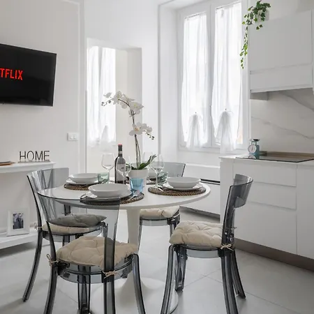 Via Ponte Alle Mosse, 19 - Charming - A Chic, Newly Renovated Near Tram Leopolda, A Few Min From Downtown Apartamento